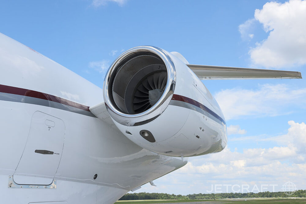 2005 Bombardier Challenger 300 S/N 20058